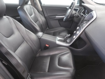 Volvo XC60 I SUV Facelifting 2.0 D4 DRIVE-E 190KM 2017 Volvo XC60 D4, Salon Polska, Serwis ASO, 187 KM, zdjęcie 8