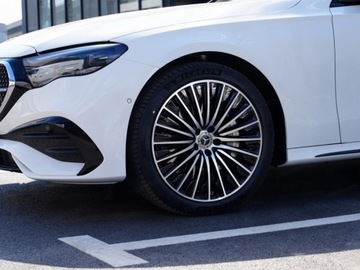 Mercedes Klasa E W214 Sedan 2.0 220d 197KM 2025 E Klasa 220 d 4-Matic AMG 2.0 (197KM) 2025, zdjęcie 1