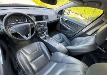 Volvo V60 I Kombi Facelifting 2.0 D2 DRIVE-E 120KM 2015 Volvo V60 Lift V60 2.0D2 Automat MOMENTUUM Serwis Zadbane 1-wlasc, zdjęcie 4
