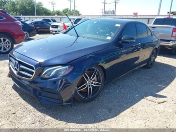 Mercedes Klasa E W213 2019 Mercedes-Benz Klasa E 2019 Mercedes-Benz E-Class E 300 RWD Sedan 2.0 241KM, zdjęcie 2