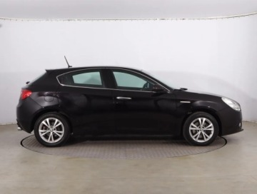 Alfa Romeo Giulietta Nuova II Hatchback 5d Facelifting 2.0 JTD 16v 170KM 2014 Alfa Romeo Giulietta 2.0 JTDM, 167 KM, Automat, zdjęcie 5