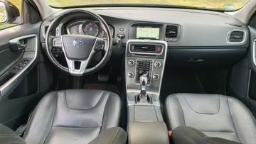 Volvo S60 II Sedan Facelifting 2.0 D3 DRIVE-E 150KM 2015 Volvo S60 2.0 D3 150KM # Momentum # NAVI # Automat, zdjęcie 4