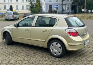 Opel Astra H Hatchback 5d 1.6 Twinport ECOTEC 105KM 2004 Opel Astra 1.6 benzyna, 2004 1.6 Benzyna 105KM, zdjęcie 6