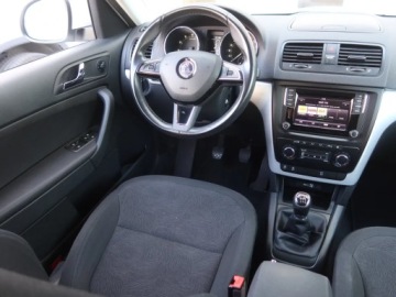 Skoda Yeti Outdoor 1.2 TSI 110KM 2016 Skoda Yeti 1.2 TSI, Salon Polska, Klima, zdjęcie 6