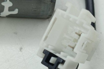 MOTOREK PŘEDNÍHO ZVEDÁK SEDADLA JEEP COMMANDER (XK XH) 0390203209 3.0L