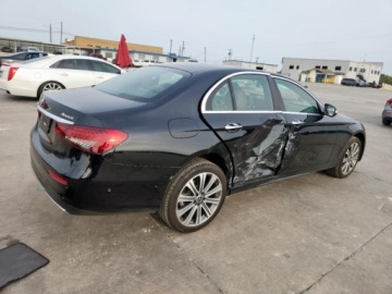 Mercedes Klasa E W214 2023 Mercedes-Benz Klasa E 2023 Mercedes-Benz E 350 4MATIC 2.0 Benzyna 255KM, zdjęcie 4