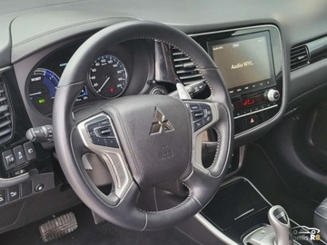 Mitsubishi Outlander III 2019 Mitsubishi Outlander PHEV 224KM 2019r 14TysKm 13.8kWh 4WD Plug-in Stan ide, zdjęcie 18