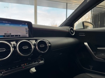 Mercedes Klasa A W177/V177 Hatchback Plug-In 1.3 250e 218KM 2020 Mercedes-Benz A 250 e AMG Line / Plug In / Fotele, zdjęcie 24