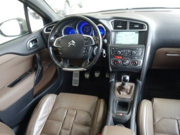 DS 4 I Hatchback (Citroen) 2.0 HDi 163KM 2012 Citroen DS4 2.0 HDi 163KM/Beżowe, zdjęcie 24