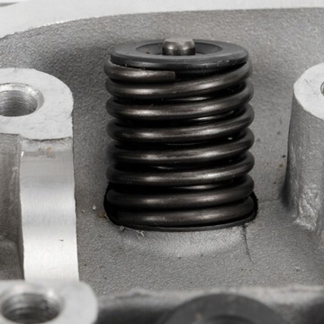 ГБЦ в сборе с клапаном скутера GY6