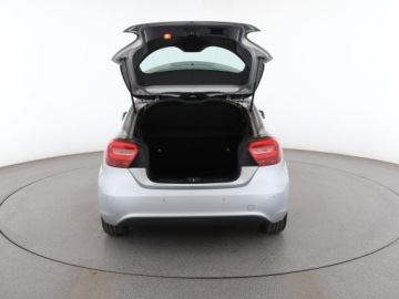 Mercedes Klasa A W176 Hatchback 5d Facelifting 180 122KM 2017 Mercedes A 180 pdc automat navi klima grzane, zdjęcie 18