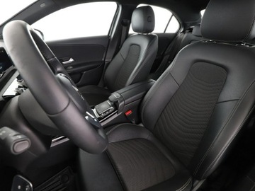 Mercedes Klasa A W177/V177 2022 Mercedes A 180 FV23% navi półskóra grzane, zdjęcie 12