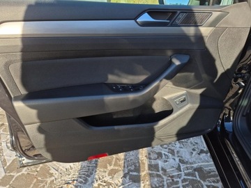 Volkswagen Passat B8 Variant Facelifting 2.0 TDI SCR 150KM 2021 Volkswagen Passat B8 Lift 2.0 TDI / 150 KM DSG Ess, zdjęcie 9