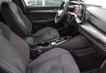 Volkswagen Golf VIII Variant 1.5 eTSI 150KM 2024 Volkswagen Golf Alarm antywlamaniowy, Keyless Access, System Travel Assist, zdjęcie 13