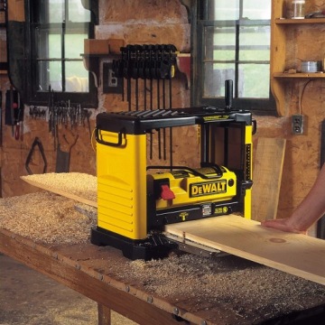 Рубанок DEWALT DW733