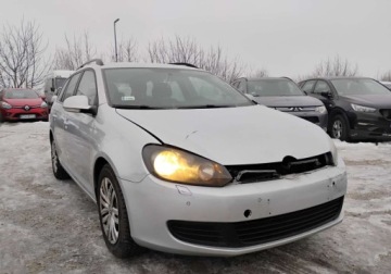 Volkswagen Golf VI Variant 1.6 TDI-CR DPF BlueMotion 105KM 2012 Volkswagen Golf 2012r, SALON POLSKA. 1.6 TDI. Lekko uszkodzony przod. Jezd