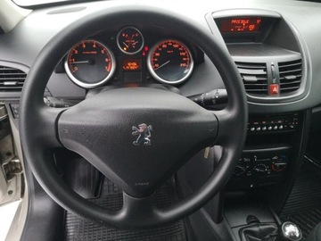 Peugeot 207 Hatchback 5d 1.4 16V 88KM 2007 Peugeot 207 1.4 16V 88KM Klimatyzacja Isofix, zdjęcie 13