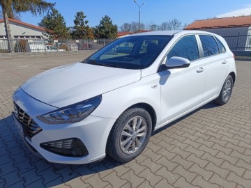 Hyundai i30 III Hatchback Facelifting 1.0 T-GDI 120KM 2023 HYUNDAI I30 1.0 T-GDI 120KM przebieg 39 tyś km LAKIER PERŁA METALIK r. 2023
