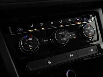 Volkswagen Touran III 1.4 TSI 150KM 2017 Volkswagen Touran 7 os. DSG navi klima auto grzane, zdjęcie 27