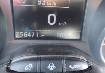 Peugeot 208 I 2015 Peugeot 208 2015r, 1.6 HDI. Uszkodzony przod. Pali. 1.6 Diesel 90KM, zdjęcie 11