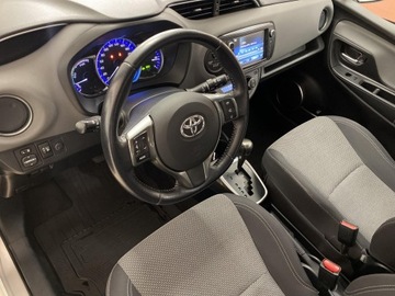 Toyota Yaris III Hatchback 5d Facelifting Hybrid 100KM 2015 Toyota Yaris Hybrid 100 Premium III (2011-2019) To, zdjęcie 9