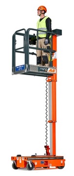 Podnośnik osobowy podest ruchomy przejezdny JLG