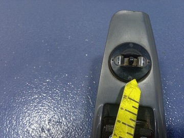 KIA CERATO I PANEL PŘEPÍNAČ SKEL LEVÝ PŘEDNÍ 621W05560