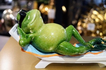 ФИГУРКА ЛЯГУШКА НА СТУЛЕ