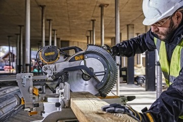 Торцовочная пила DEWALT DWS780, ПОДАЧА 305 ММ