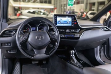 Toyota C-HR I Crossover Facelifting 1.8 Hybrid 122KM 2020 Toyota C-HR 1.8 Hybrid Executive 1.8 Hybryda 122KM, zdjęcie 27