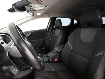Volvo V40 II Hatchback Facelifting 1.5 T3 152KM 2017 Volvo V40 Momentum automat T3 navi kamera tempomat, zdjęcie 12