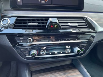BMW Seria 5 G30-G31 Touring Facelifting 3.0 530d 286KM 2021 BMW 530 BMW 530d xdrive 286KM, zdjęcie 25