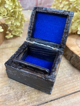 Кольцо для ювелирных изделий в деревянной шкатулке