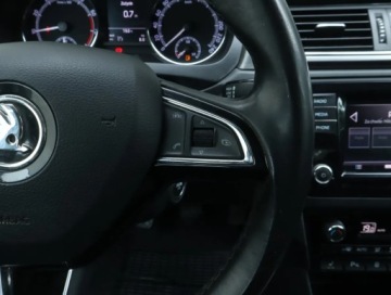 Skoda Rapid II Liftback Facelifting 1.0 TSI 110KM 2017 Skoda Rapid 1.0 TSI, Salon Polska, Xenon, zdjęcie 19
