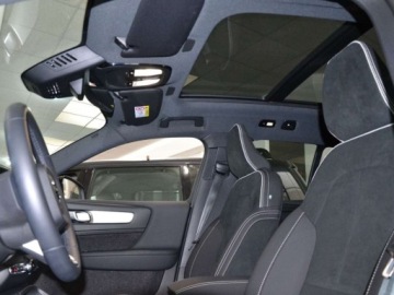Volvo XC40 Crossover Facelifting 2.0 B4 197KM 2026 2.0 B4 Ultra Black Edition (197 KM) Hak holowniczy, składany, zdjęcie 5