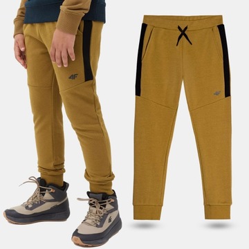 СПОРТИВНЫЕ БРЮКИ ДЛЯ МАЛЬЧИКОВ 4F КОМФОРТНЫЕ СПОРТИВНЫЕ БРЮКИ ДЛЯ ДЕТЕЙ, ХЛОПОК AW23M414