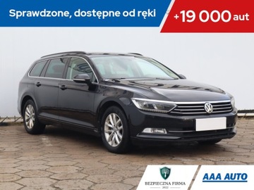 Volkswagen Passat B8 Variant 2.0 TDI BlueMotion SCR 150KM 2018 VW Passat 2.0 TDI, Automat, Navi, Klima