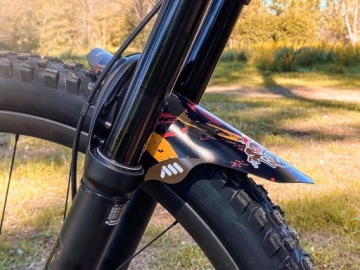 Переднее велосипедное крыло AMS с грязезащитным покрытием — Red Bull Rampage Red