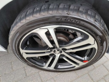 Peugeot 208 I Hatchback 5d Facelifting 1.2 PureTech 110KM 2016 Peugeot 208 GT Line Kamera Klimatronik PDC Sensor Alu 1.2 Benzyna 110KM, zdjęcie 8
