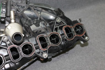BMW E90 F07 F10 F01 E70 E71 3.0D N57D30A - KOLEKTOR SACÍ/ZBĚRNÉ KRYT 8507233