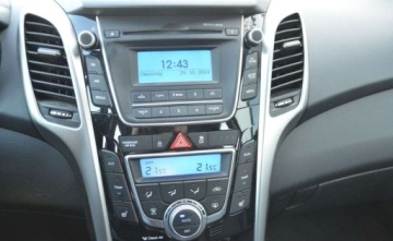 Hyundai i30 II Hatchback 3d 1.4 CRDi 90KM 2013 Hyundai i30 Klimatronik podg.fotele pol skora 1.4 Diesel 90KM, zdjęcie 4
