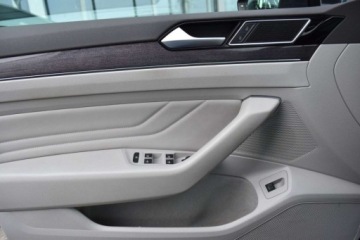 Volkswagen Passat B8 Variant Facelifting 1.5 TSI EVO 150KM 2022 Volkswagen Passat Variant SalonPL 1.5 TSI 150KM DSG Combi HAK Elegance pod, zdjęcie 26