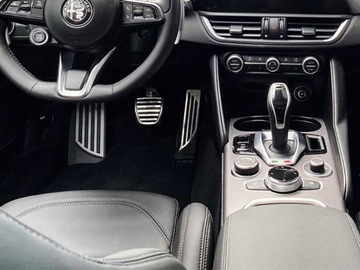 Alfa Romeo Giulia II Sedan Facelifting 2023 2.0 GME Turbo 280KM 2025 ALFA ROMEO Giulia Turbo Veloce Q4 Sedan 2.0 (280KM) 2025, zdjęcie 8