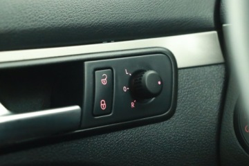 Volkswagen Touran I 1.9 TDI 105KM 2007 VW Touran 1.9 TDI, Klima, Klimatronic, Tempomat, zdjęcie 13