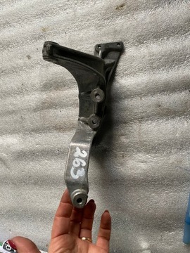 263 MERCEDES W212 1.8CGI UCHYCENÍ MOTORU 2711410840