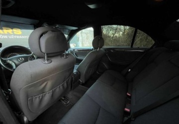Mercedes Klasa C W203 Sedan W203 1.8 129KM 2004 Mercedes-Benz Klasa C Mercedes-Benz C180 2.0b ZADBANY FELGI 19 TOMASON, zdjęcie 7