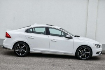 Volvo S60 II Sedan Facelifting 2.0 D4 DRIVE-E 181KM 2014 Volvo S60 VOLVO S60 2.0 D4 190 R-DESIGN ALU18 LED Navi Kamera Gwarancja 12, zdjęcie 15
