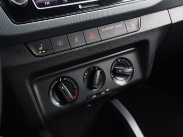 Skoda Fabia III Hatchback Facelifting 1.0 TSI 95KM 2019 Skoda Fabia 1.0 TSI, Klima, Parktronic, zdjęcie 14