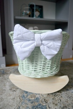 Плетеная колыбелька для кукол цвета МЯТА, изготовлена ​​из лозы.