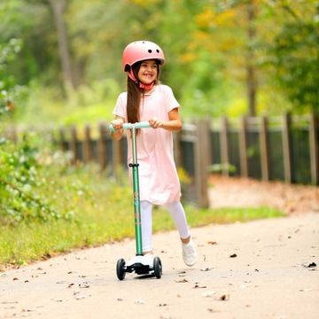 MAXI MICRO DELUXE МЯТНЫЙ СВЕТОДИОДНЫЙ СКУТЕР